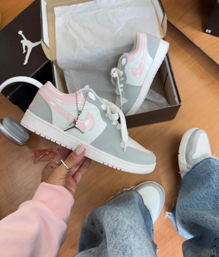 AIR JORDAN 1 LOW - CINZA / ROSA