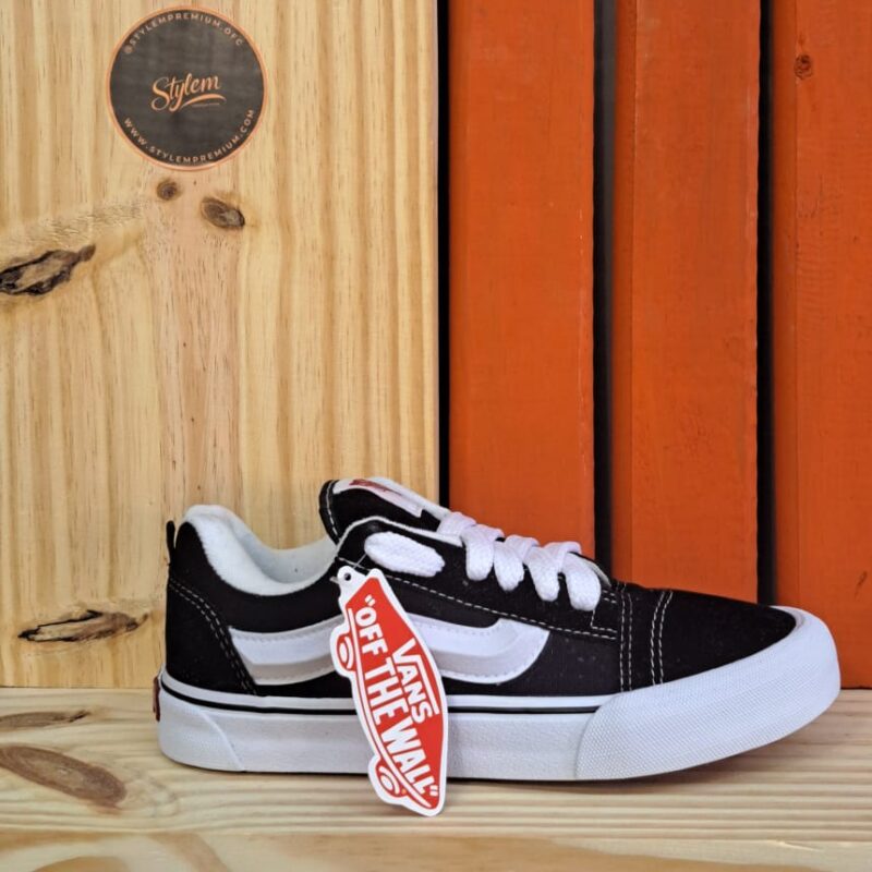 VANS KNU