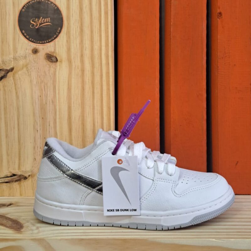 DUNK LOW BRANCO/PRATA